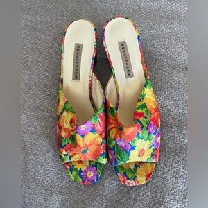 Apostrophe Women's Colorful Floral Mules